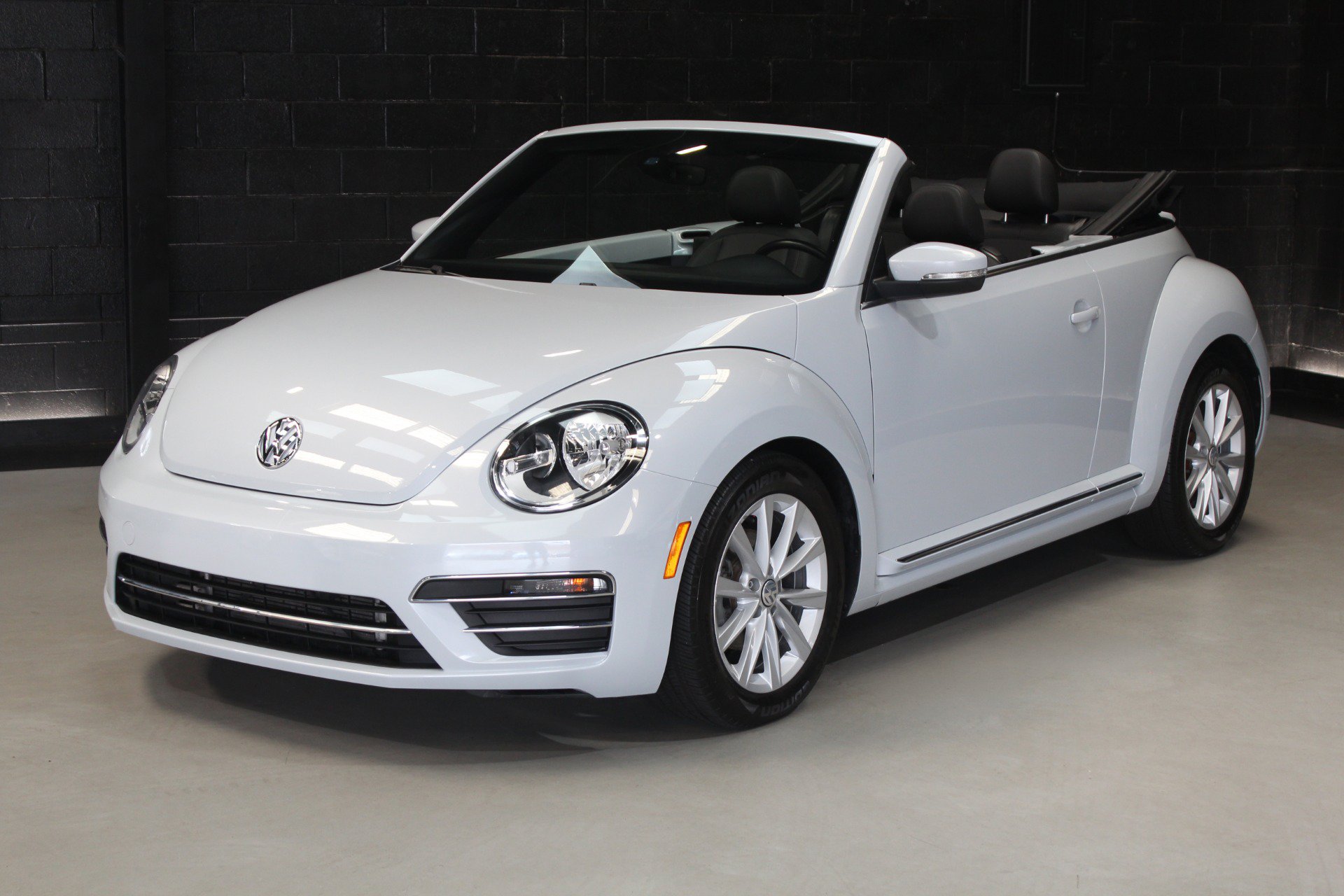 Used 2018 Volkswagen Beetle 2.0T SE FWD image 9