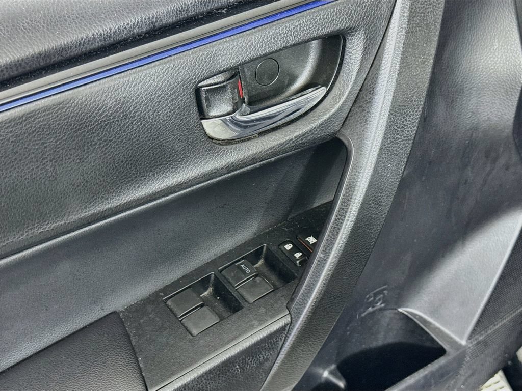 Used 2017 Toyota Corolla SE w/ Carpet Mat Package (TMS) FWD image 17