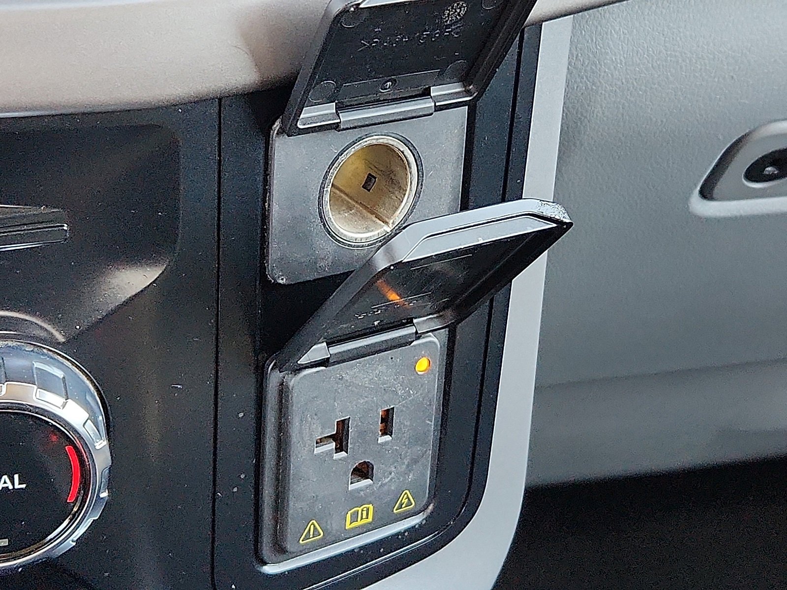 Used 2024 Ford F150 XLT w/ Mobile Office Package image 22