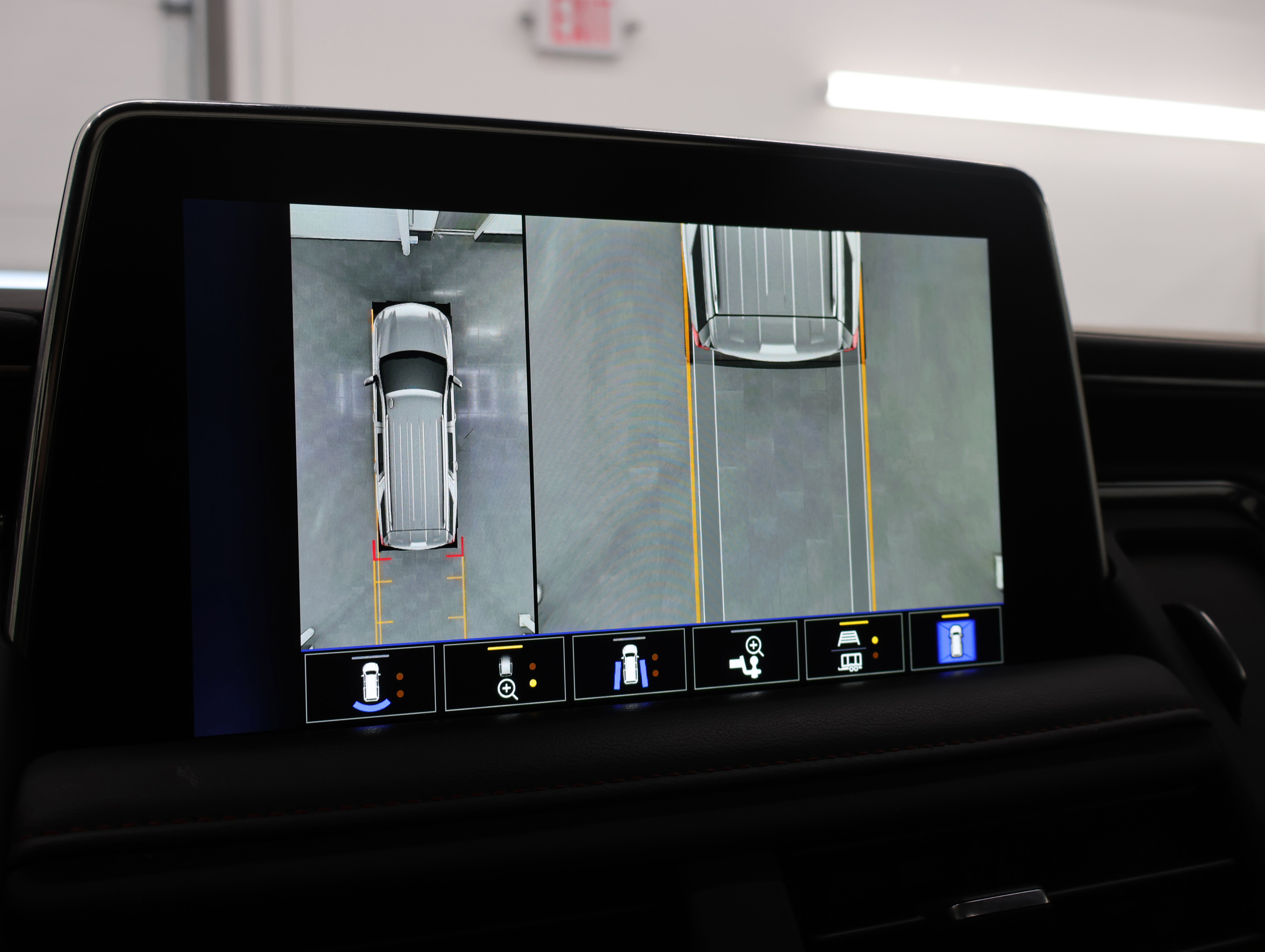 Used 2023 Chevrolet Suburban RST w/ Luxury Package AWD/4WD image 21