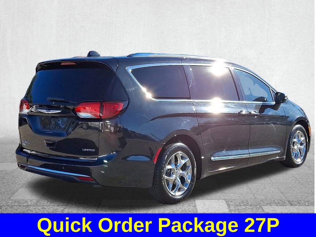 Used 2017 Chrysler Pacifica Limited image 5