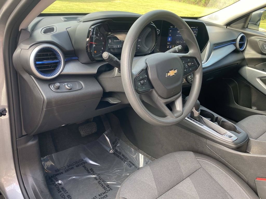 Used 2026 Chevrolet Trax LS FWD image 21