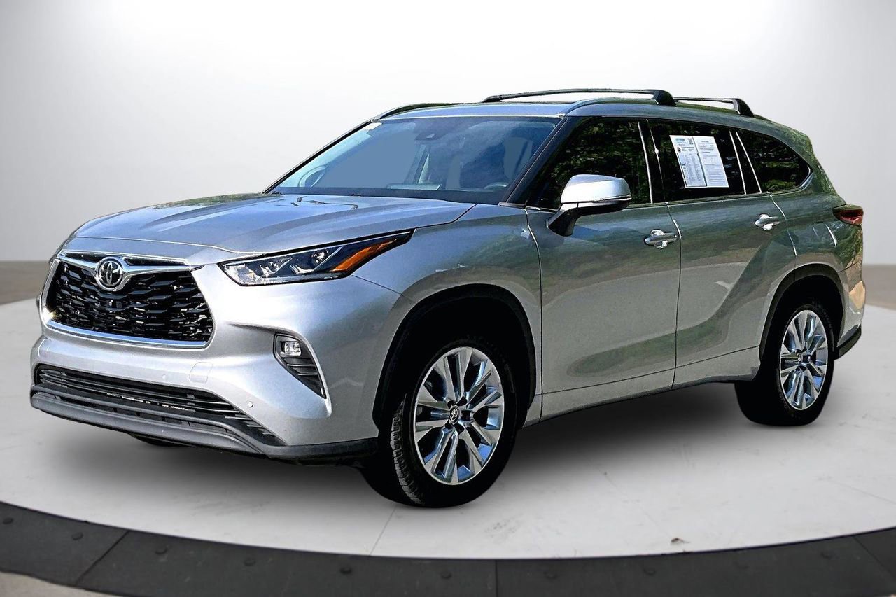 Used 2021 Toyota Highlander Limited FWD image 4