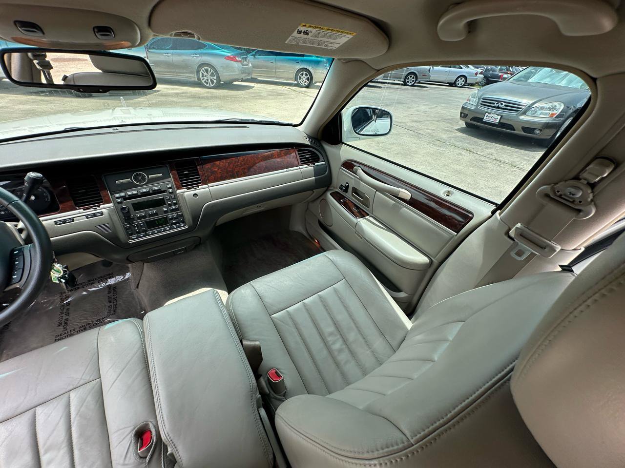 Used 2006 Lincoln Town Car Signature RWD image 33