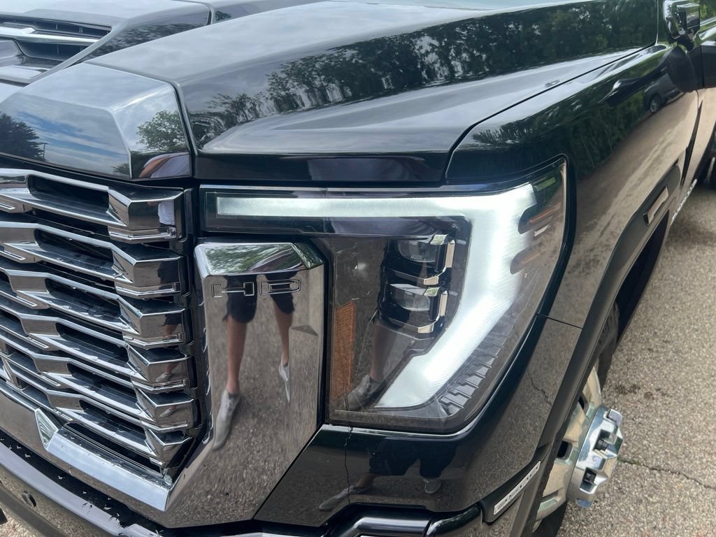 Used 2024 GMC Sierra 3500 Denali Ultimate AWD/4WD image 13