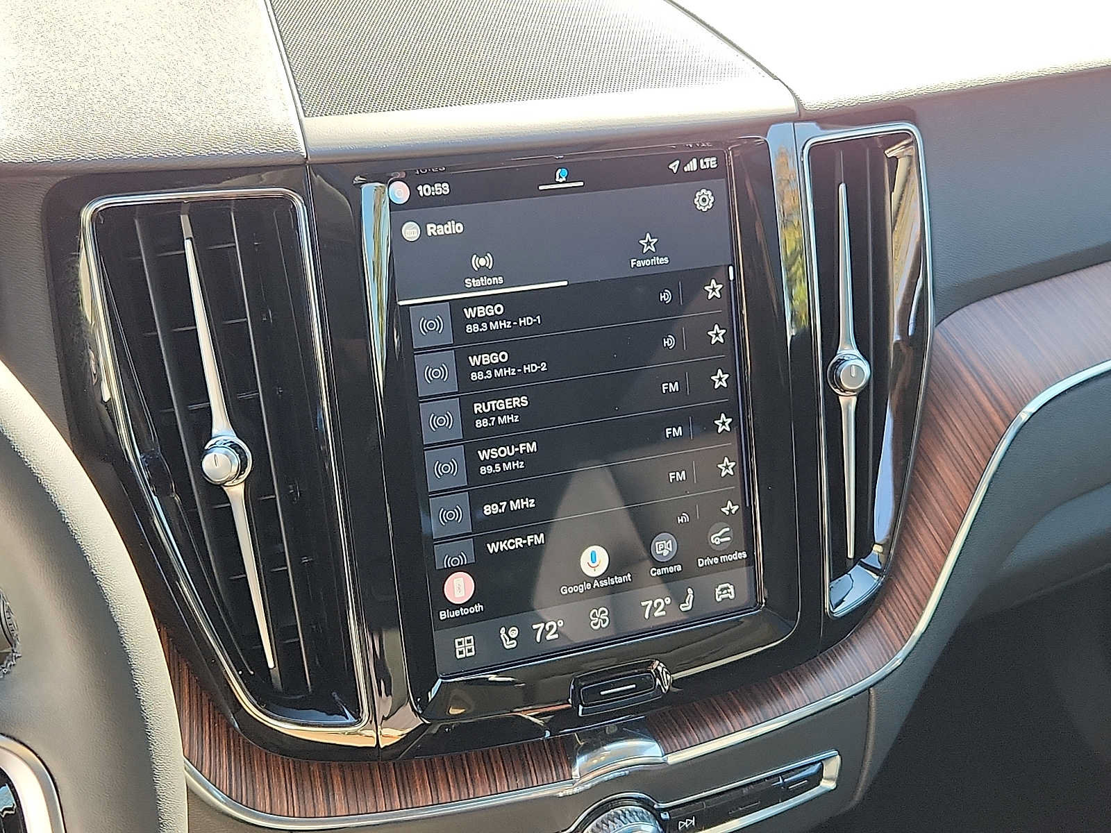 Certified 2024 Volvo XC60 B5 Plus w/ Climate Package AWD/4WD image 15
