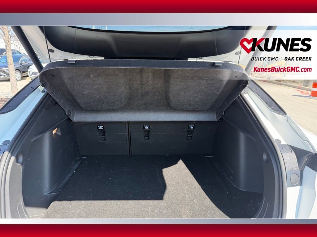 Used 2025 Buick Envista Sport Touring w/ Convenience II Package FWD image 5