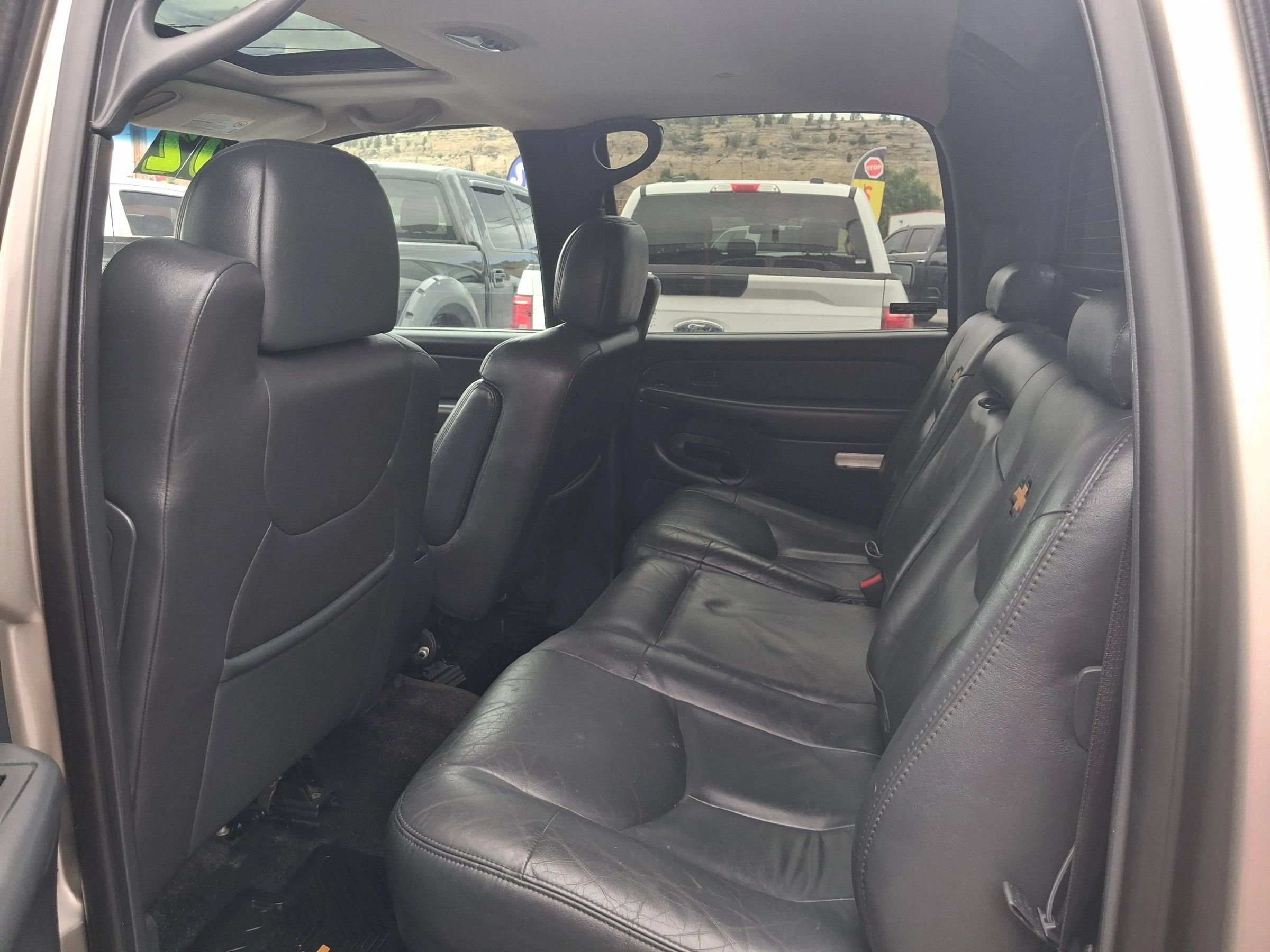 Used 2002 Chevrolet Avalanche 2500 w/ Convenience Pkg AWD/4WD image 16