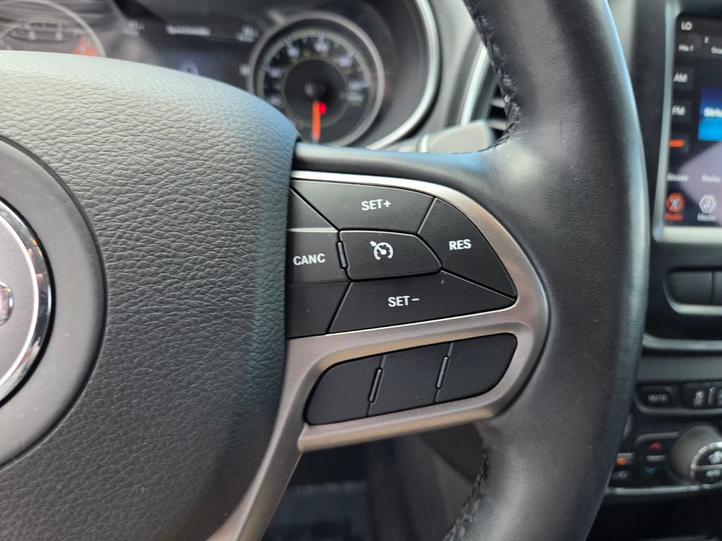 Used 2021 Jeep Cherokee Latitude Lux w/ Comfort/Convenience Group AWD/4WD image 32