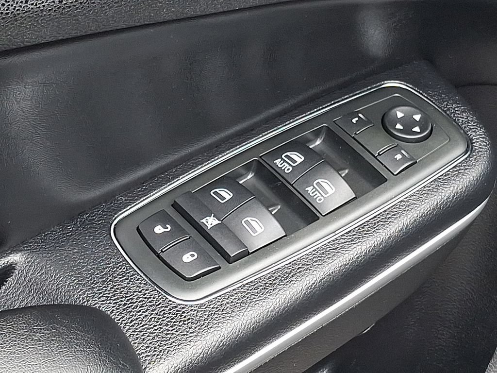Used 2013 Chrysler 300 w/ Driver Convenience Group RWD image 25