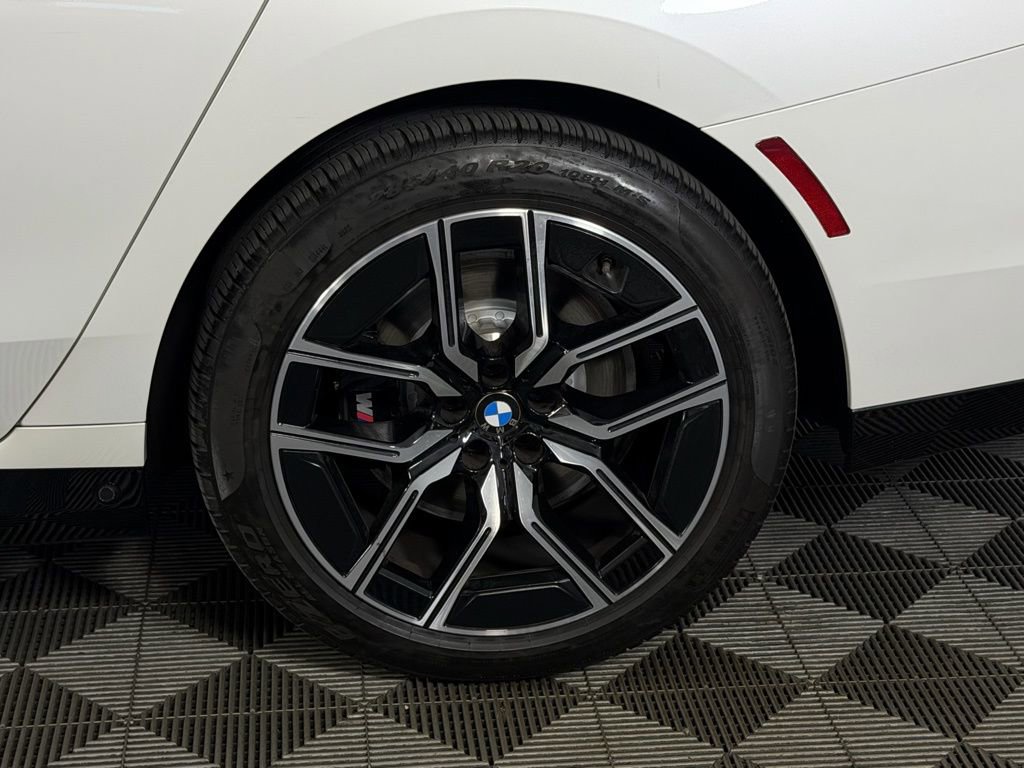Used 2023 BMW 740i w/ Executive Package image 11