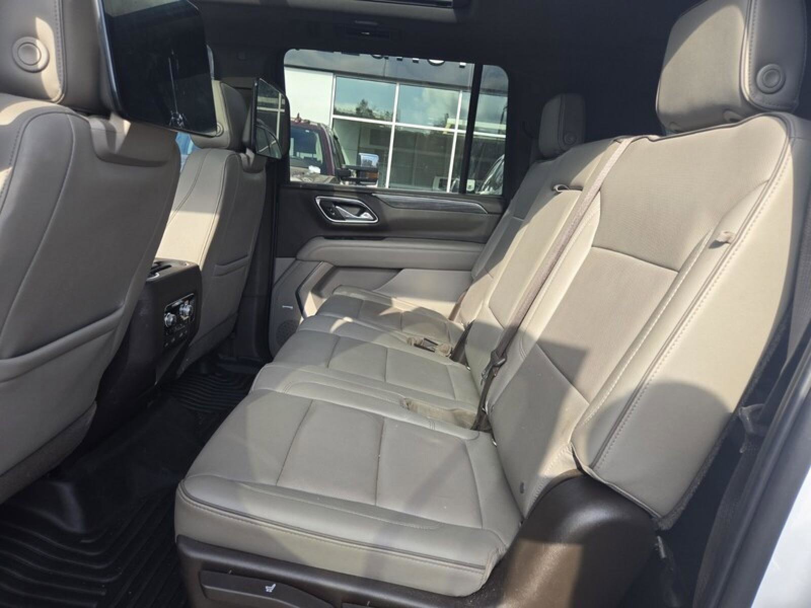 Used 2021 GMC Yukon XL SLT w/ SLT Premium Package image 27