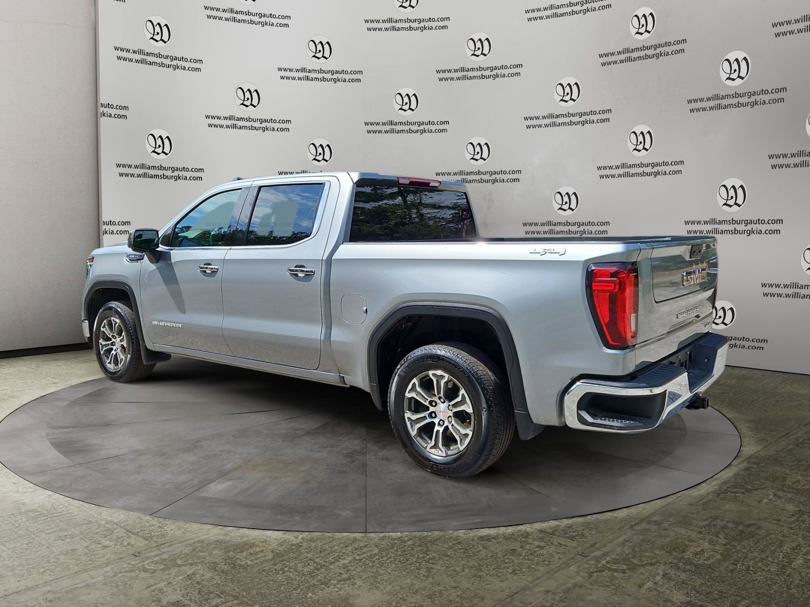 Used 2025 GMC Sierra 1500 SLT image 3