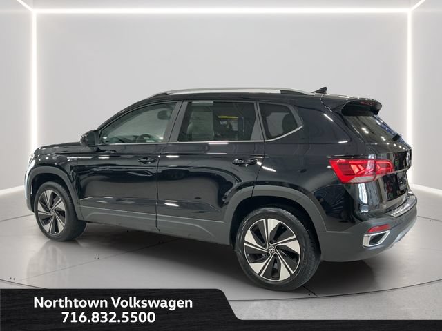 Certified 2023 Volkswagen Taos SE w/ Panoramic Sunroof Package AWD/4WD image 3