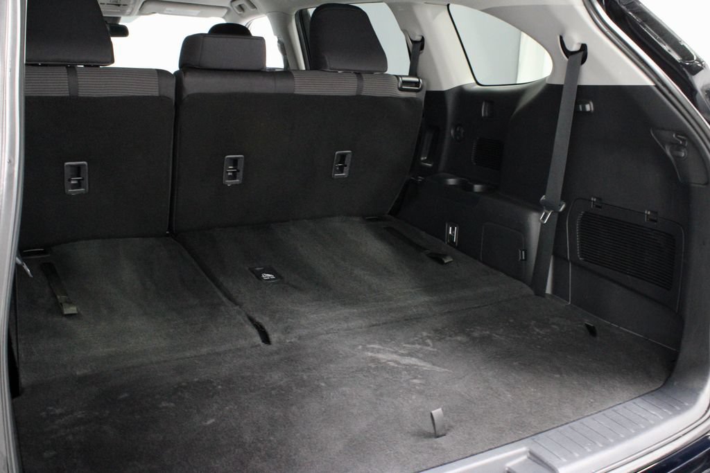 Used 2022 Toyota Highlander LE AWD/4WD image 14