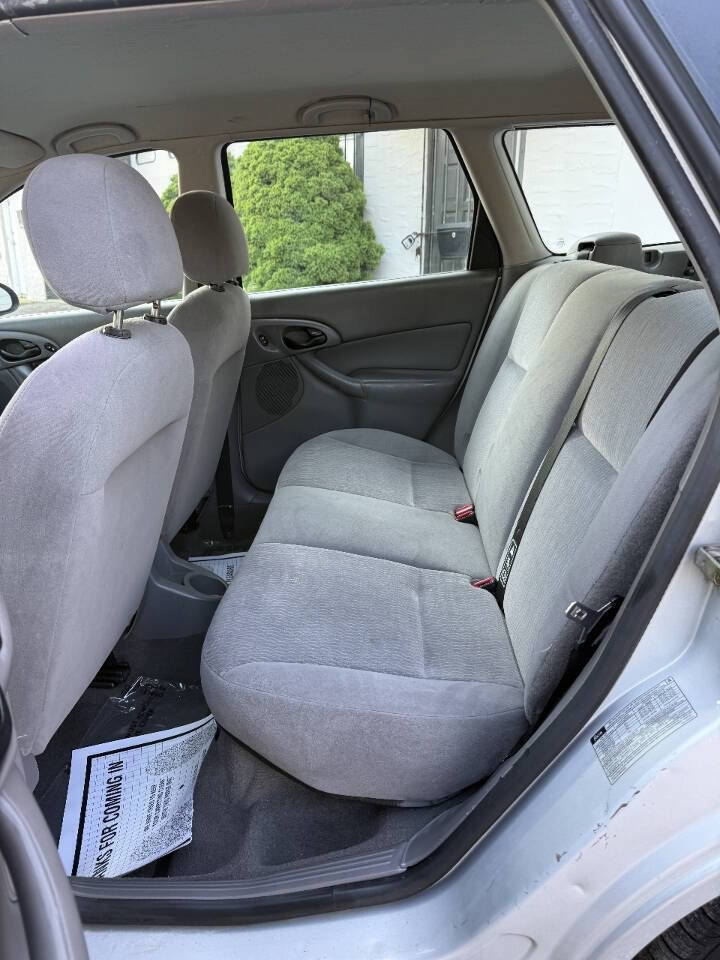 Used 2001 Ford Focus SE FWD image 13
