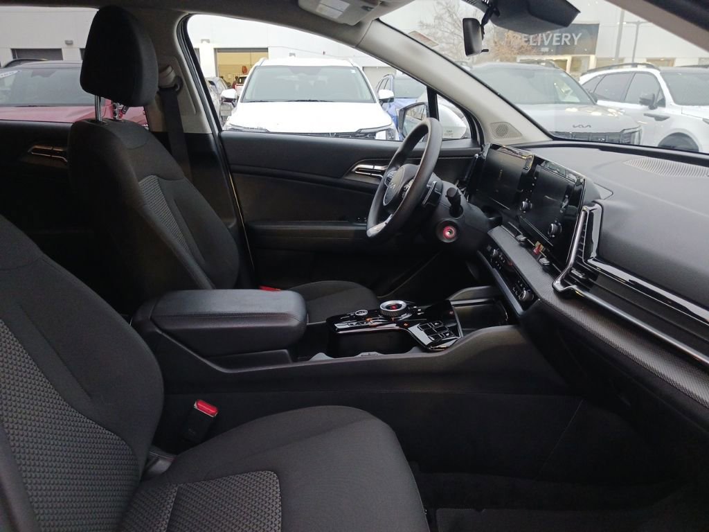 Used 2023 Kia Sportage LX image 16