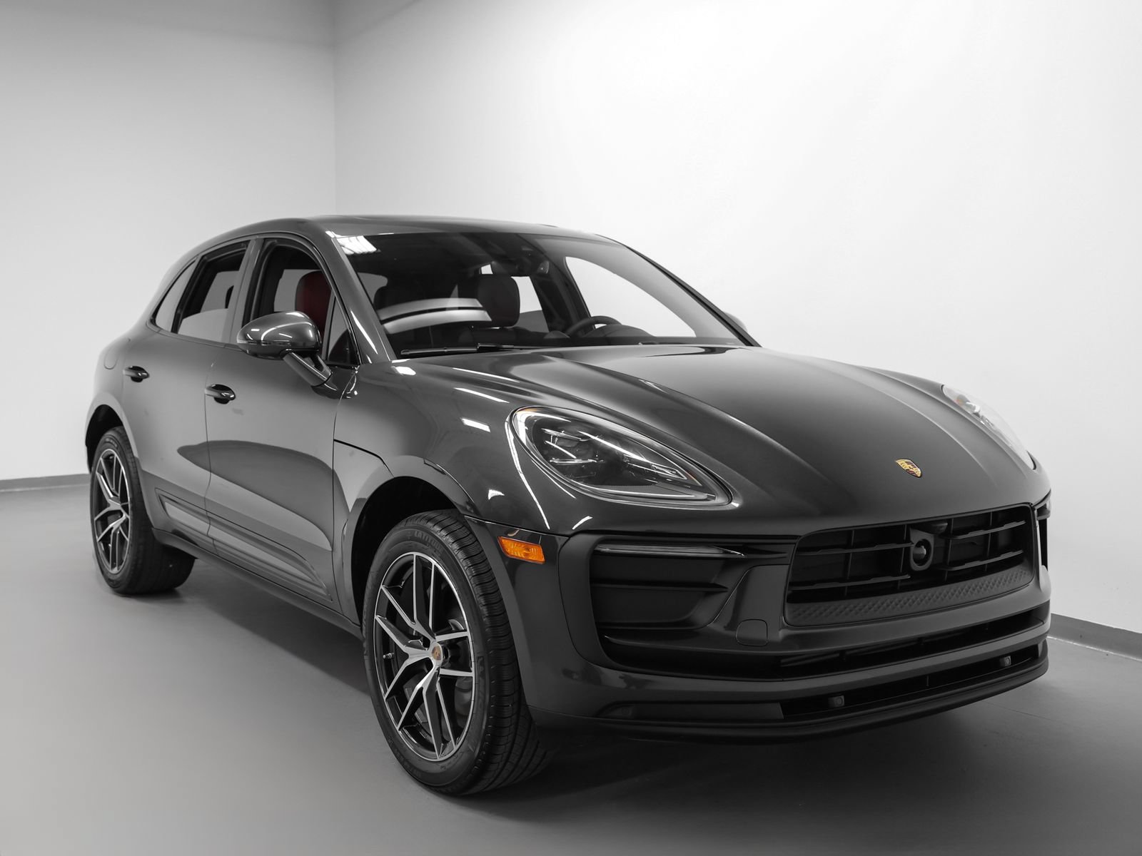 Certified 2026 Porsche Macan AWD/4WD image 10