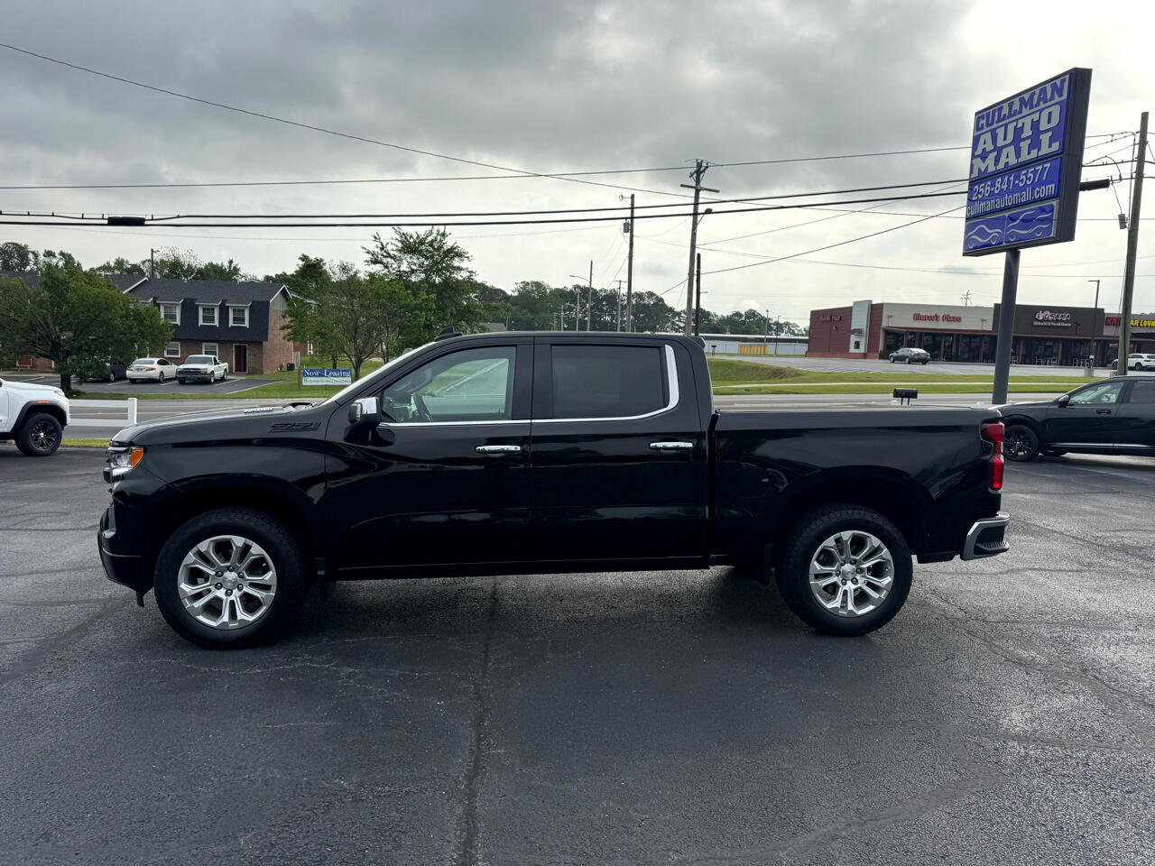 Used 2023 Chevrolet Silverado 1500 LTZ AWD/4WD image 2