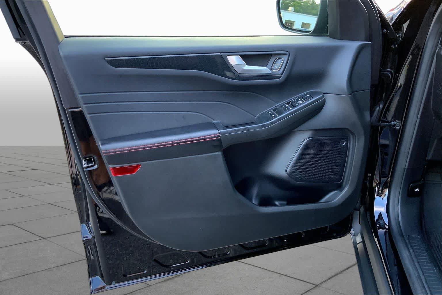 Used 2023 Ford Escape ST-Line w/ Tech Pack #1 FWD image 18