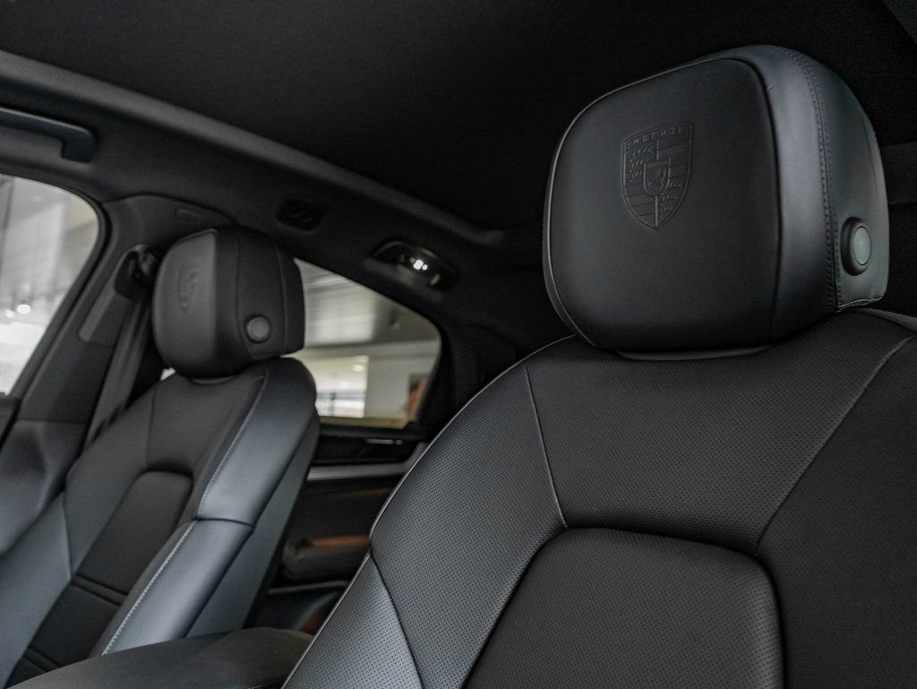 Certified 2025 Porsche Cayenne Coupe AWD/4WD image 16