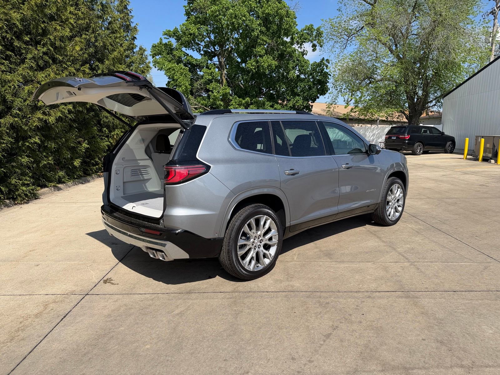 New 2026 GMC Acadia Denali w/ Super Cruise Package AWD/4WD image 32