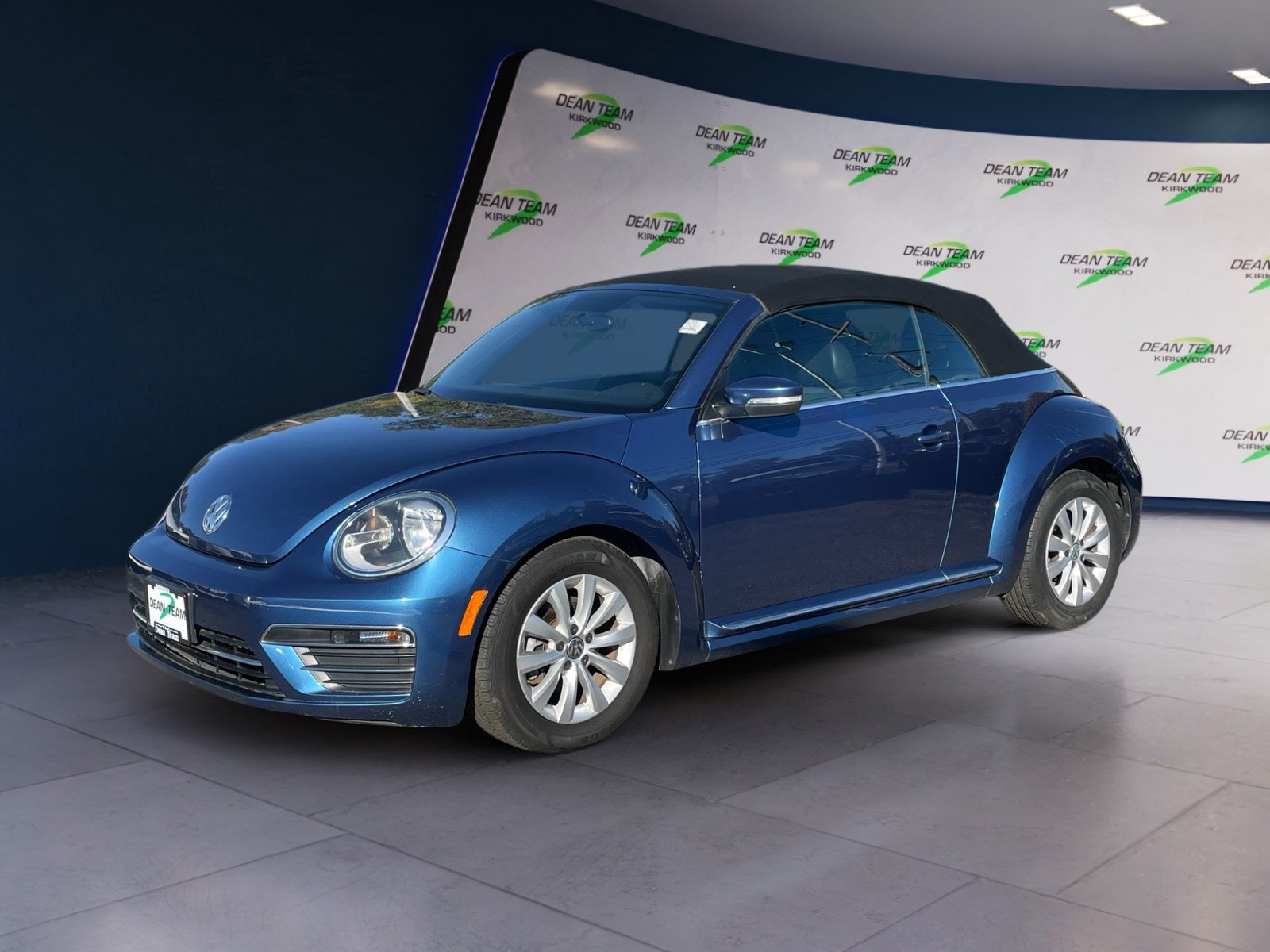 Used 2018 Volkswagen Beetle 2.0T S FWD image 2