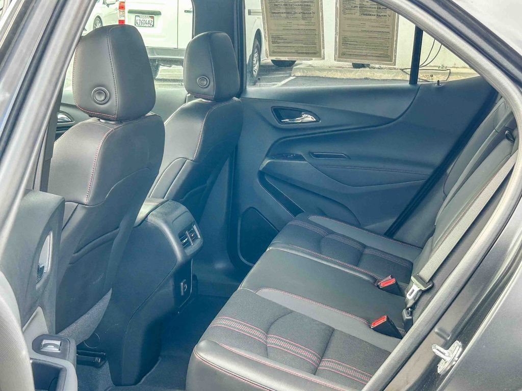 Used 2022 Chevrolet Equinox RS w/ LPO, Cargo Package FWD image 19