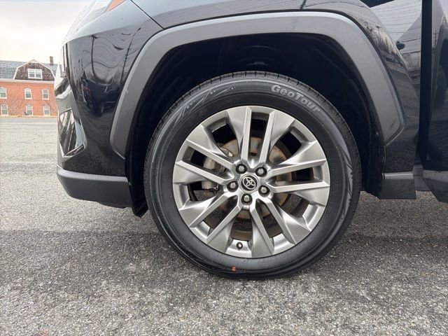 Used 2023 Toyota RAV4 XLE Premium image 26
