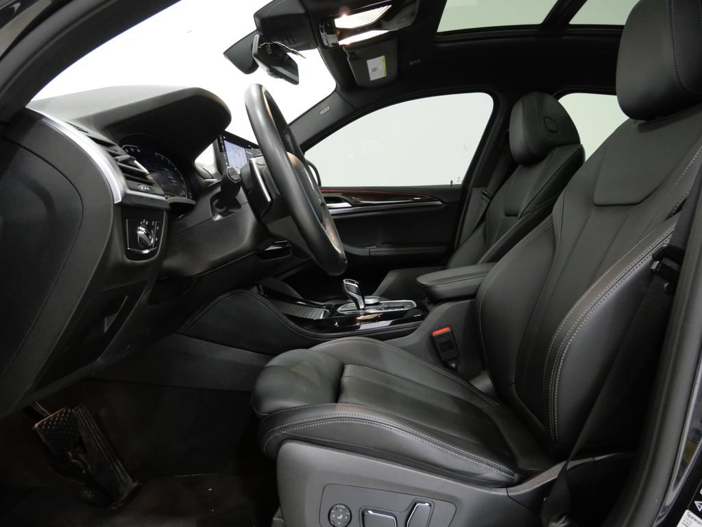Used 2024 BMW X4 xDrive30i w/ Parking Assistance Package AWD/4WD image 13