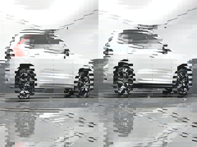 Certified 2025 Volvo XC60 T8 Ultra w/ Protection Package Premier image 39