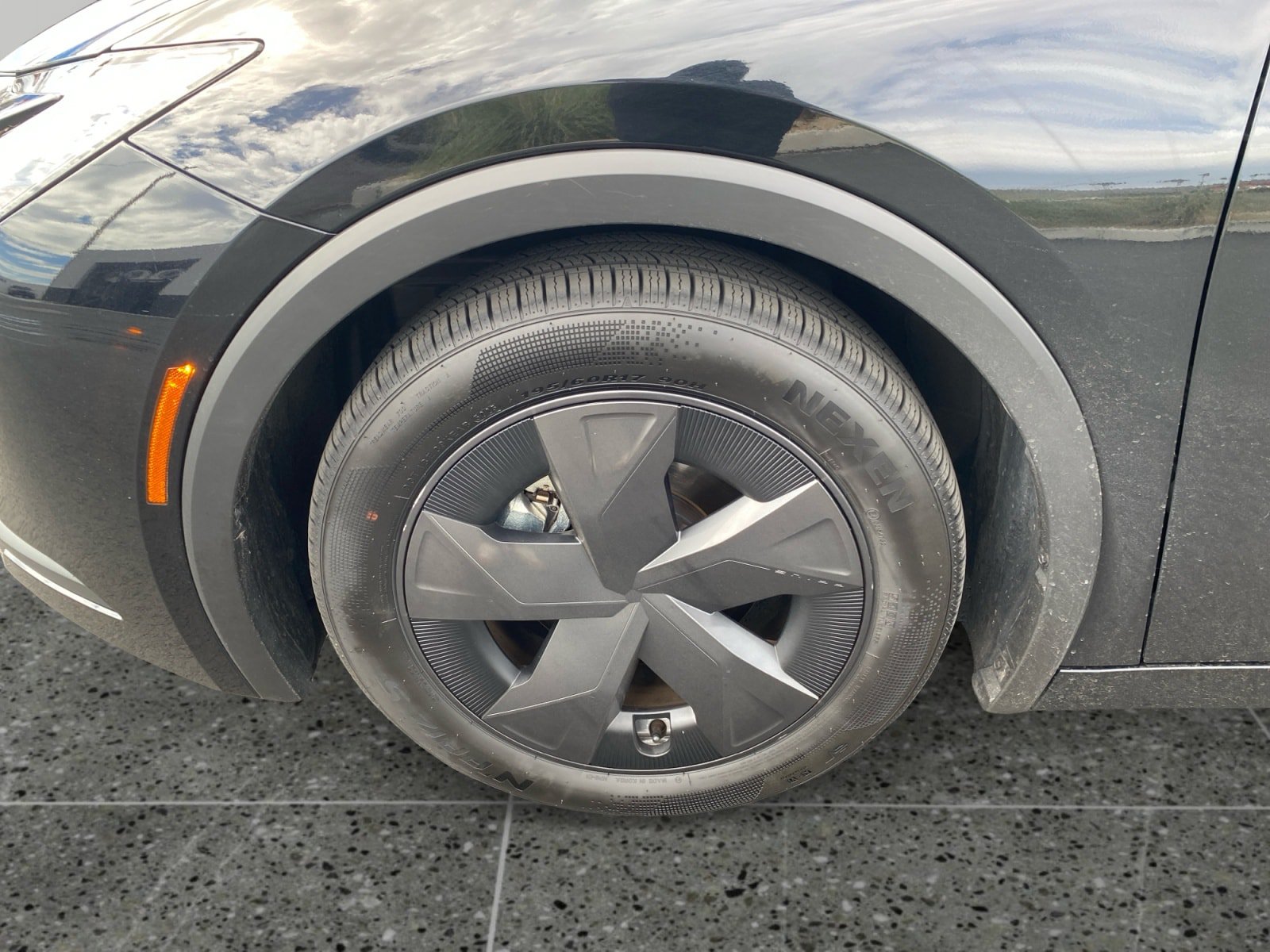 Certified 2025 Toyota Prius LE FWD image 14