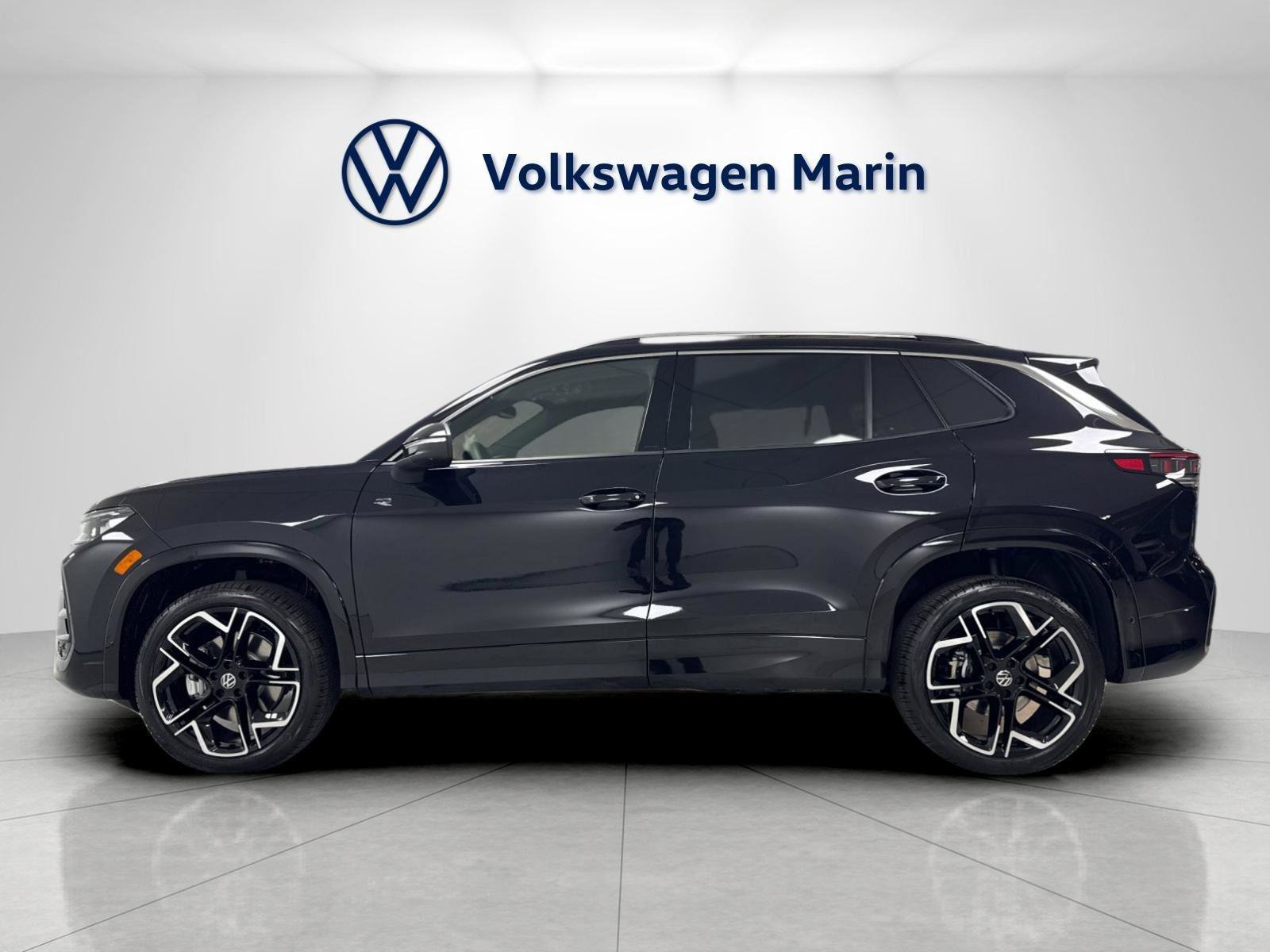 New 2026 Volkswagen Tiguan SEL R-Line AWD/4WD image 2