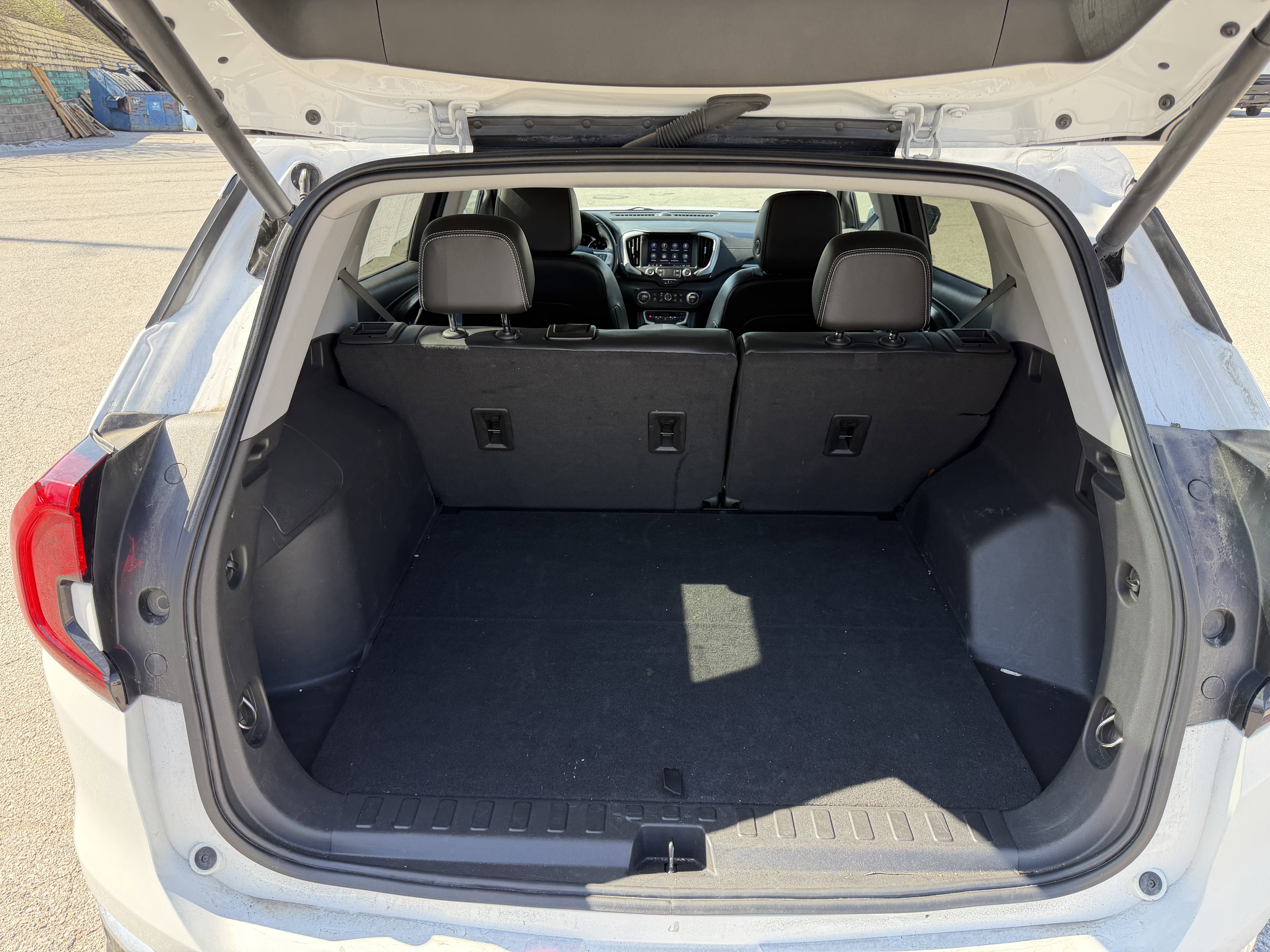 Used 2023 GMC Terrain SLT image 9