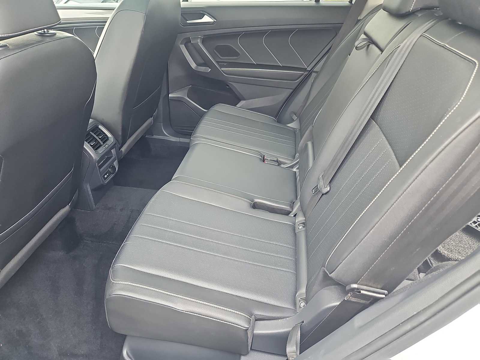 Used 2022 Volkswagen Tiguan SE w/ Panoramic Sunroof Package image 30