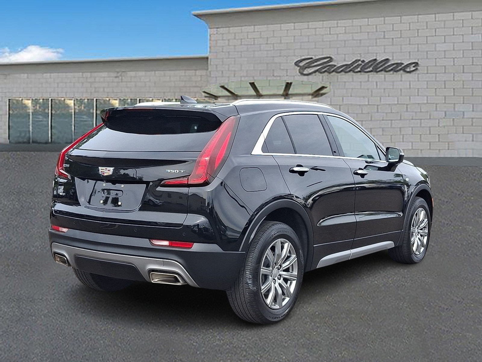 Certified 2023 Cadillac XT4 Premium Luxury w/ Cold Weather Package AWD/4WD image 4