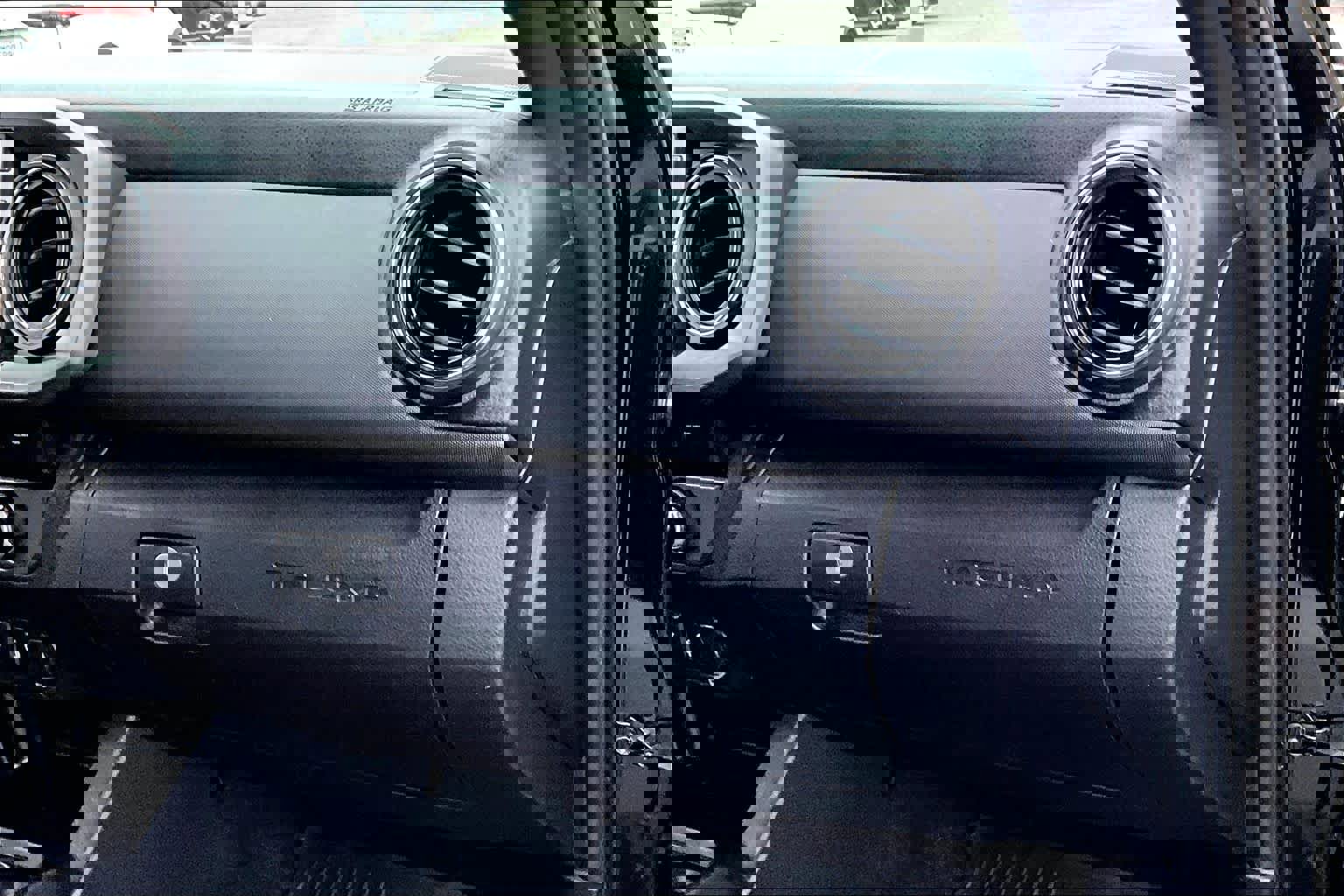 Certified 2022 Toyota Tacoma TRD Off-Road image 18