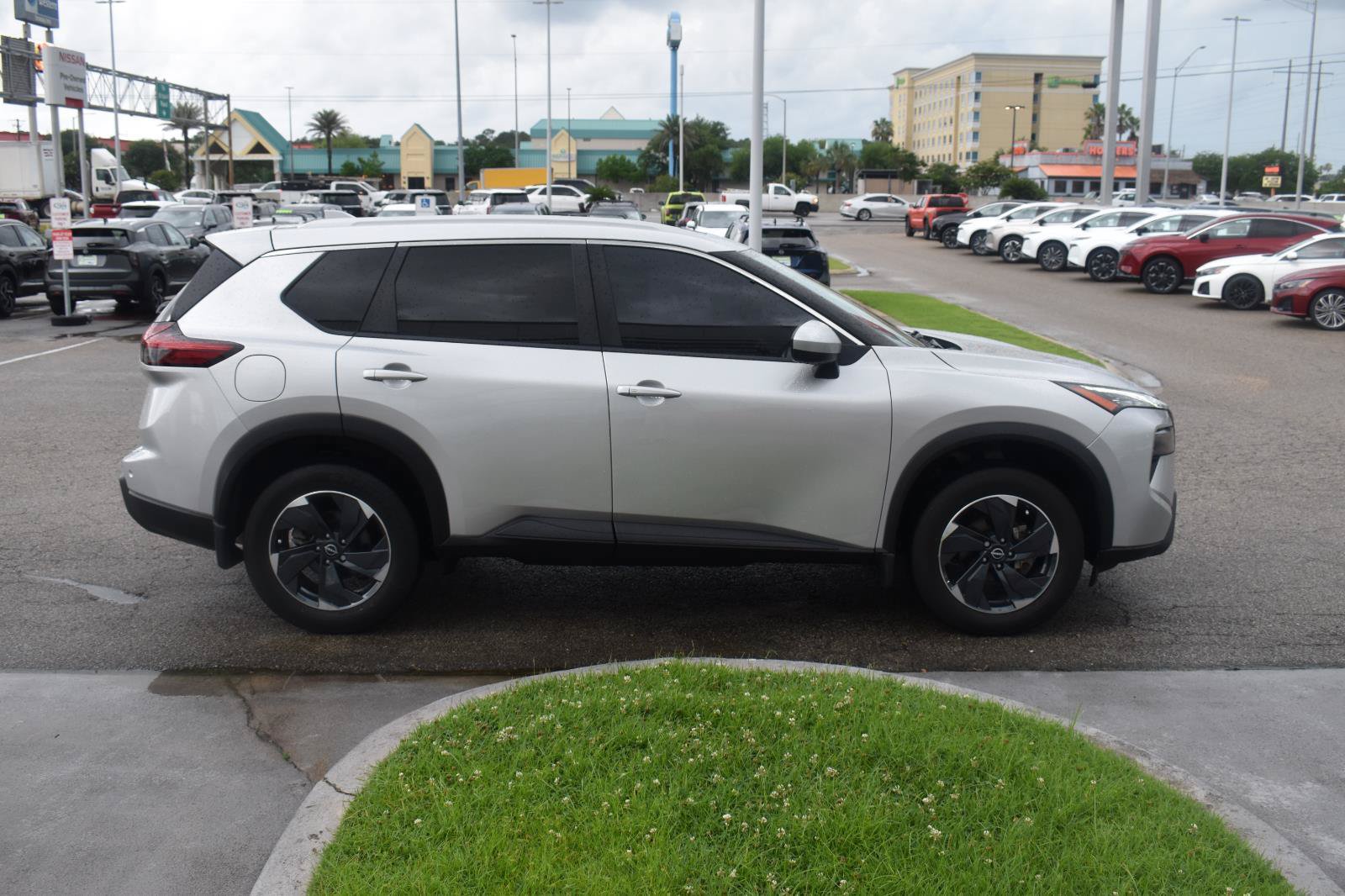 Certified 2024 Nissan Rogue SV w/ SV Premium Package FWD image 14