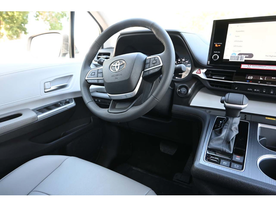 New 2025 Toyota Sienna XLE w/ XLE Plus Package AWD/4WD image 24