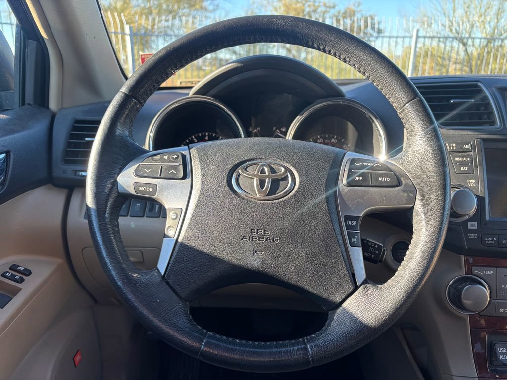 Used 2012 Toyota Highlander Limited image 4