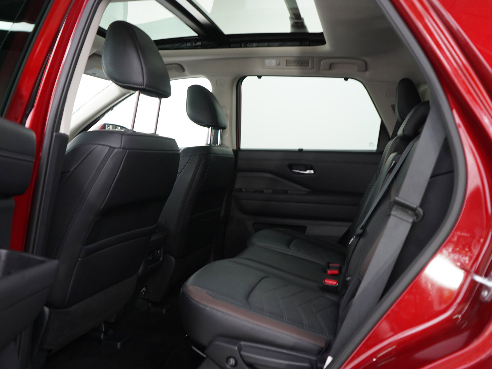 Used 2025 Nissan Pathfinder Platinum w/ Cargo Package AWD/4WD image 19