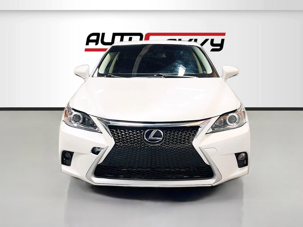 Used 2015 Lexus CT 200h image 2
