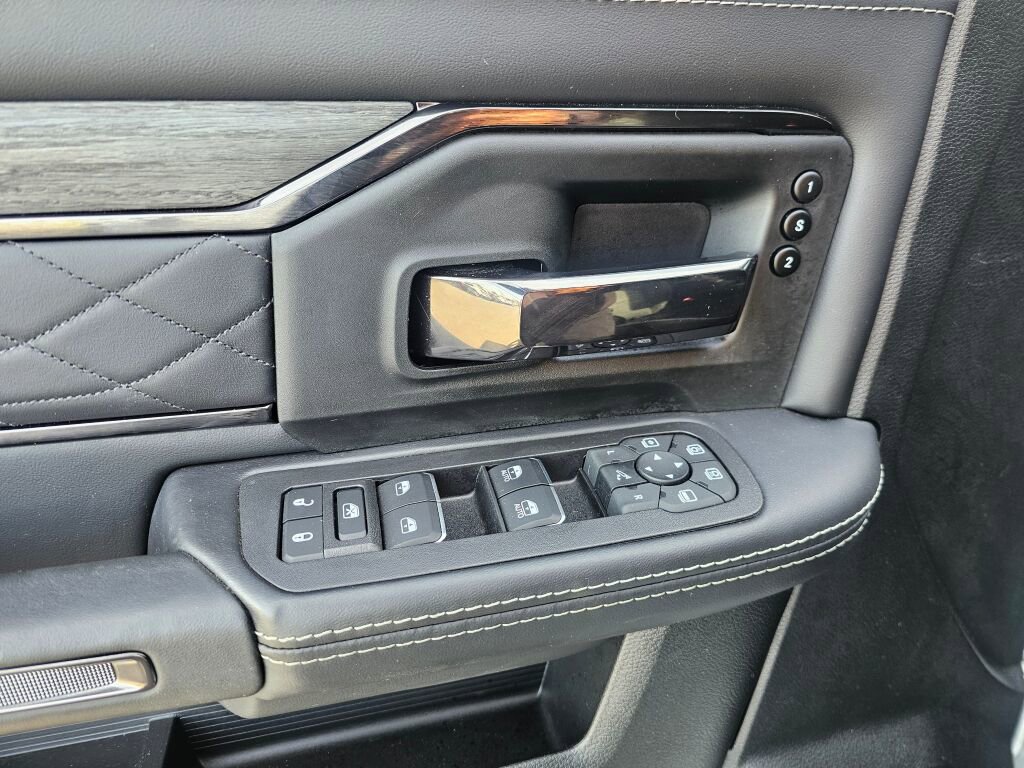Used 2025 RAM 3500 Limited AWD/4WD image 20