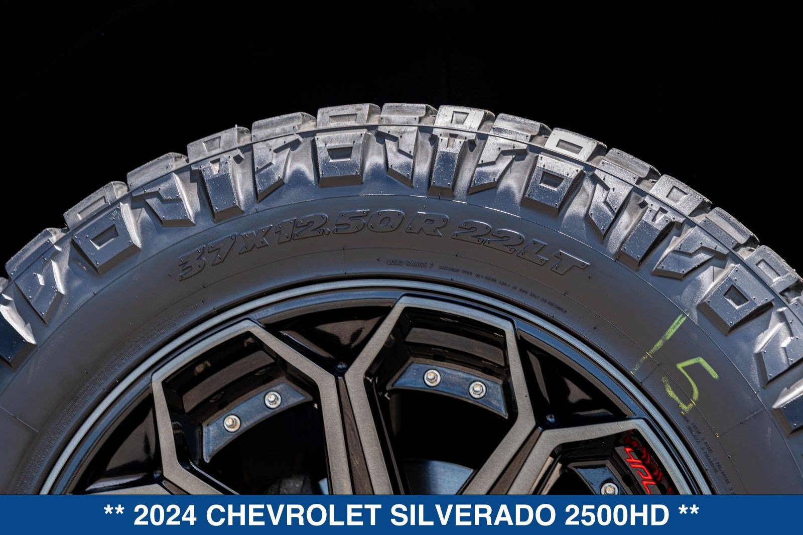 Used 2024 Chevrolet Silverado 2500 Custom w/ Custom Value Package AWD/4WD image 18