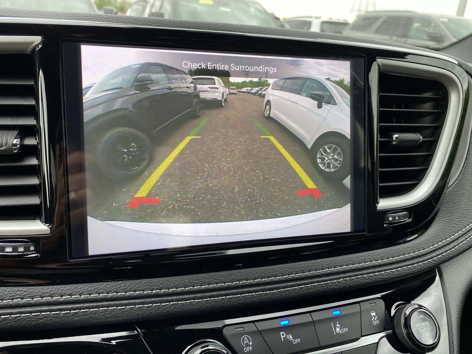 New 2027 Chrysler Pacifica Select AWD/4WD image 11