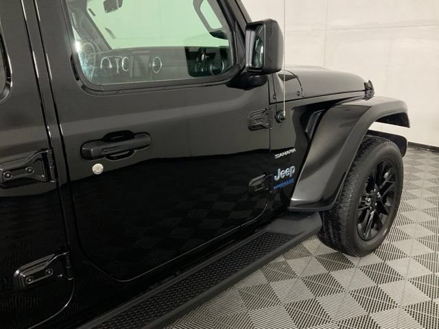 Used 2022 Jeep Wrangler Unlimited Sahara w/ Cold Weather Group AWD/4WD image 7