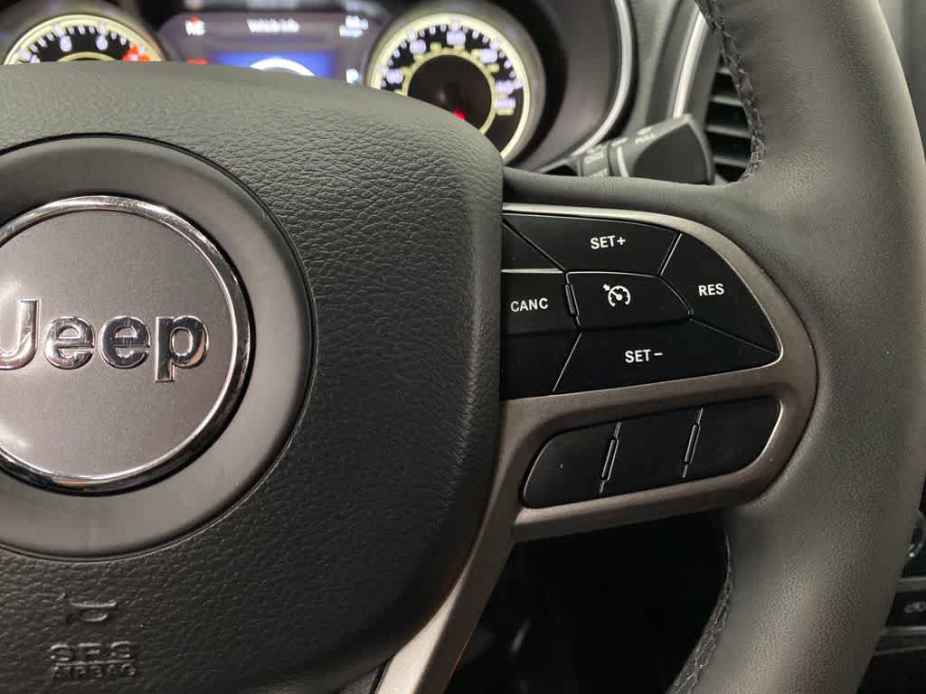 Used 2022 Jeep Cherokee Latitude Lux w/ Mopar Interior Package AWD/4WD image 20