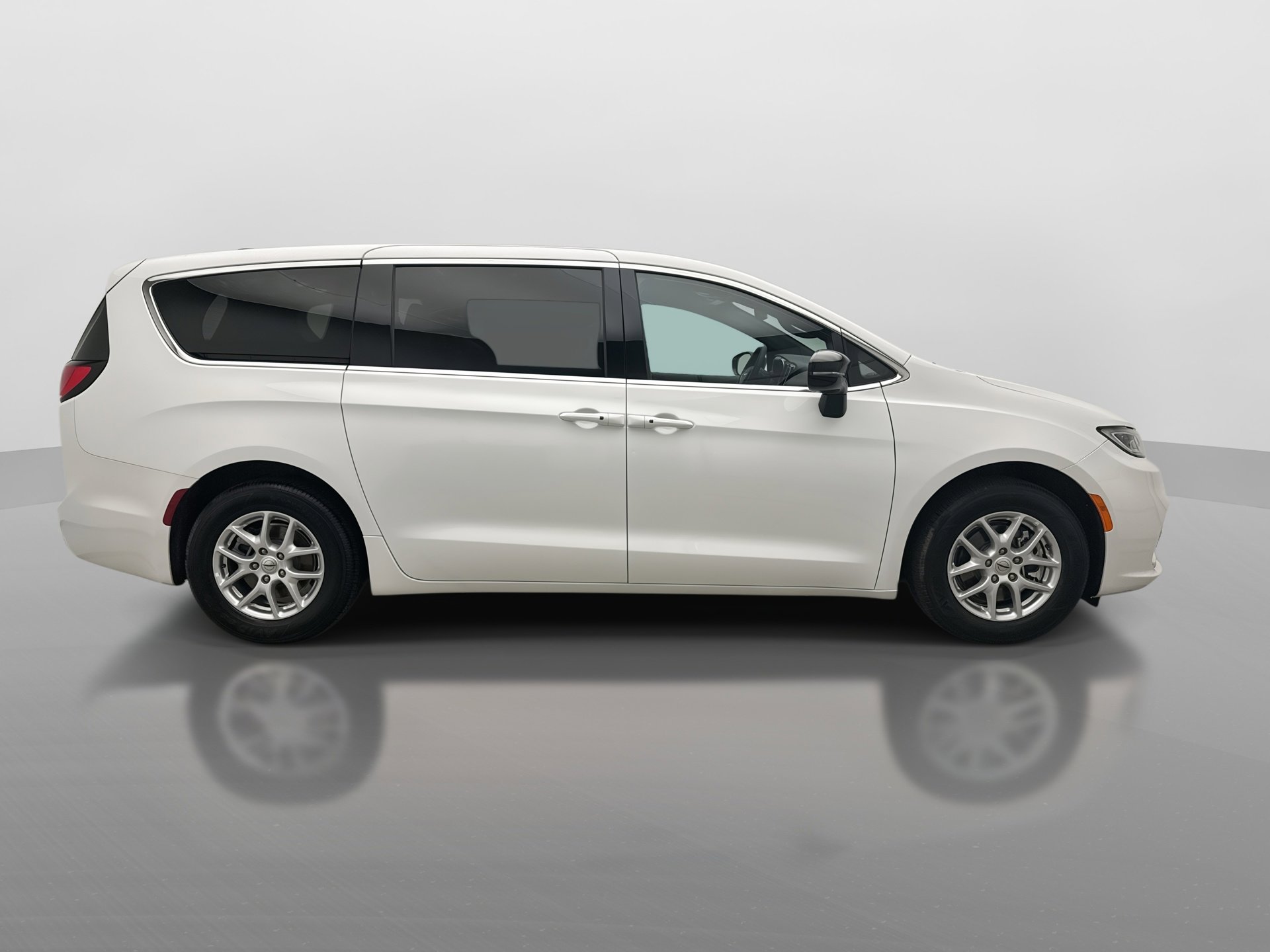 Used 2025 Chrysler Pacifica Select FWD image 6