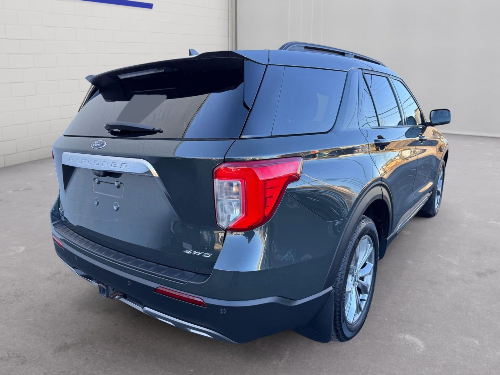 Used 2022 Ford Explorer XLT w/ Equipment Group 202A image 7