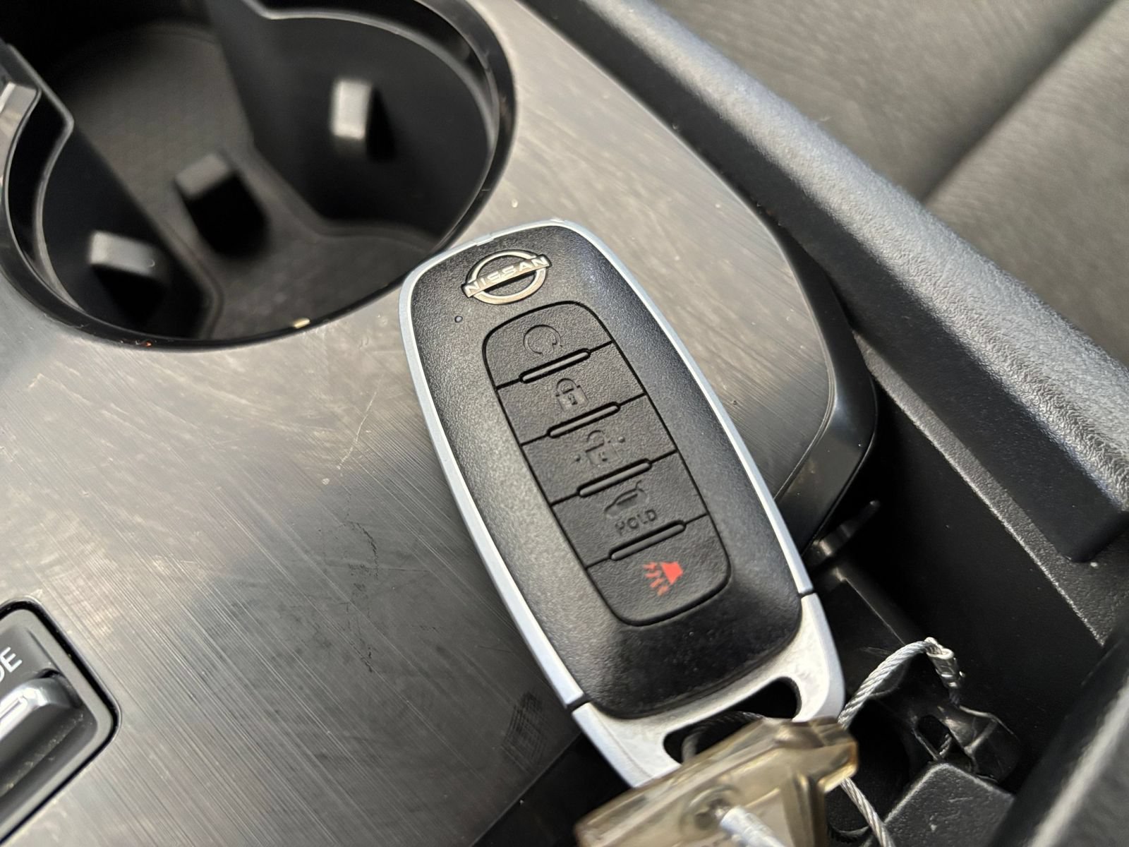 Used 2025 Nissan Rogue SV FWD image 27